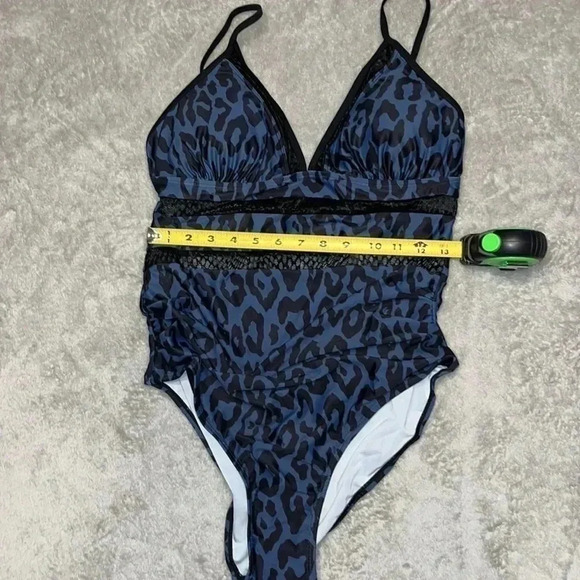 Swimsuit one piece leopoard animal print Size Med Never worn - Picture 5 of 8